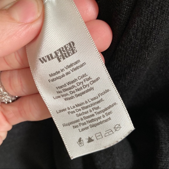 • SOLD • Aritzia Wilfred Free Remy Longsleeve - Picture 4 of 5